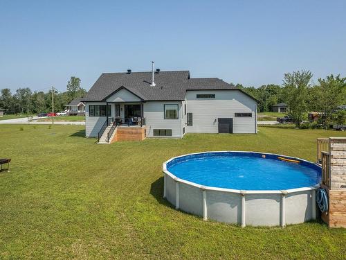 Face arriÃ¨re - 605 Rue Des Frênes, Bedford - Canton, QC - Outdoor With Above Ground Pool With Backyard