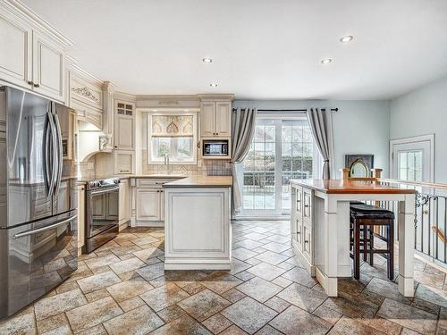 Kitchen - 5073 Rue Des Ormes, Contrecoeur, QC - Indoor Photo Showing Kitchen With Upgraded Kitchen