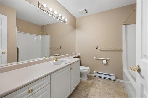 114-877 Klo Road, Kelowna, BC - Indoor Photo Showing Bathroom