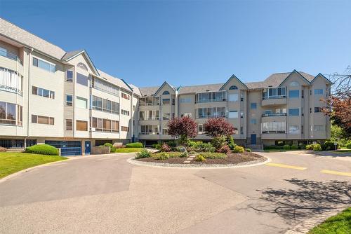 114-877 Klo Road, Kelowna, BC - Outdoor With Facade