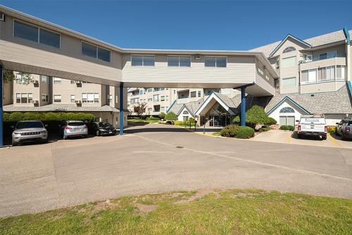 114-877 Klo Road, Kelowna, BC - Outdoor With Facade