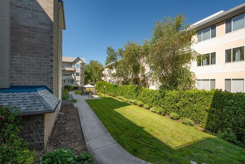 114-877 Klo Road, Kelowna, BC - Outdoor