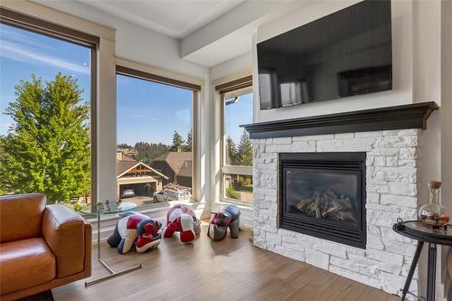 253 Dormie Place, Vernon, BC - Indoor Photo Showing Living Room With Fireplace