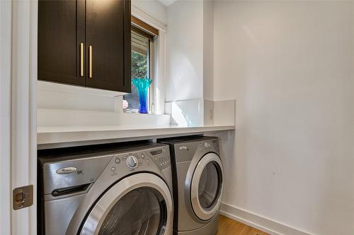 253 Dormie Place, Vernon, BC - Indoor Photo Showing Laundry Room