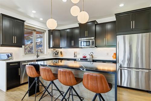 253 Dormie Place, Vernon, BC - Indoor Photo Showing Kitchen With Upgraded Kitchen