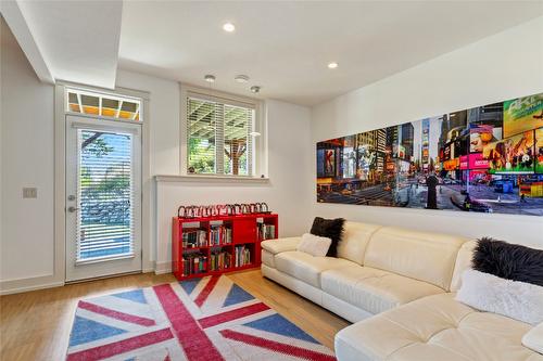 253 Dormie Place, Vernon, BC - Indoor Photo Showing Living Room