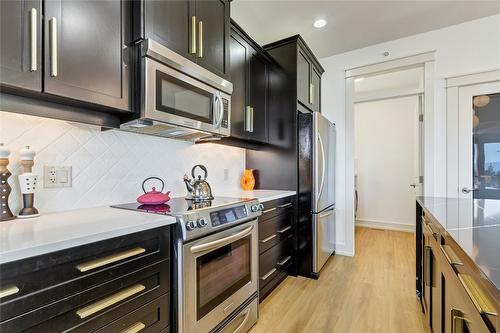 253 Dormie Place, Vernon, BC - Indoor Photo Showing Kitchen With Upgraded Kitchen