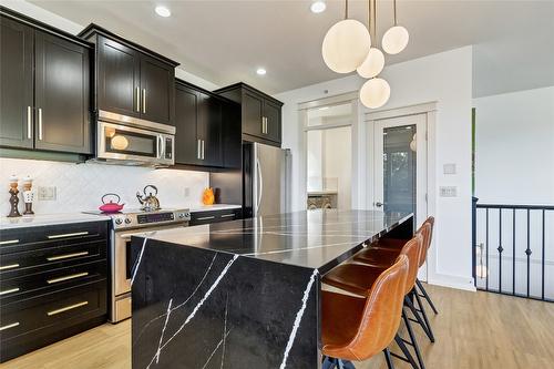 253 Dormie Place, Vernon, BC - Indoor Photo Showing Kitchen With Upgraded Kitchen