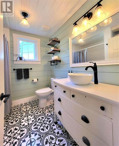 3459 Brennan Line, Severn (West Shore), ON - Indoor Photo Showing Bathroom