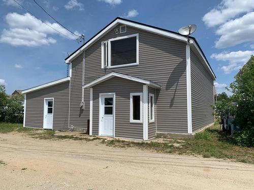 Back facade - 230 3E Avenue, Belleterre, QC 