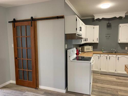 Kitchen - 230 3E Avenue, Belleterre, QC 