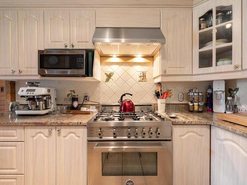 Kitchen - 2026 Mtée Herdman, Hinchinbrooke, QC - Indoor Photo Showing Kitchen With Upgraded Kitchen