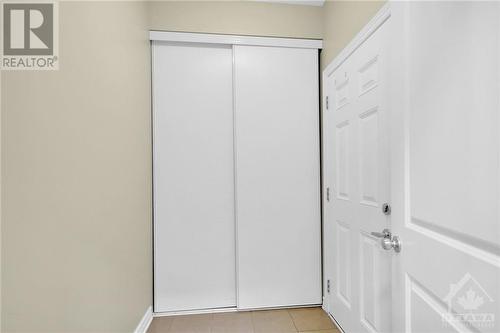 Garage inside entry - 916 Kilbirnie Drive, Ottawa, ON - Indoor Photo Showing Other Room