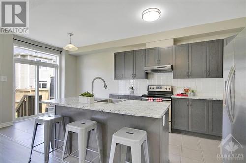 916 Kilbirnie Drive, Ottawa, ON - Indoor Photo Showing Kitchen With Upgraded Kitchen