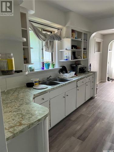 891 17Th Street W, Prince Albert, SK - Indoor Photo Showing Kitchen With Double Sink