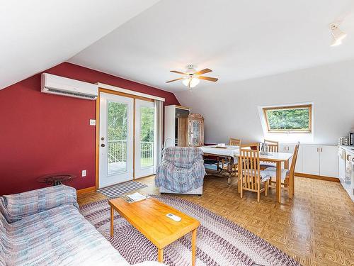 IntergÃ©nÃ©ration - 1260 Ch. De Magoon Point, Stanstead - Canton, QC - Indoor Photo Showing Living Room