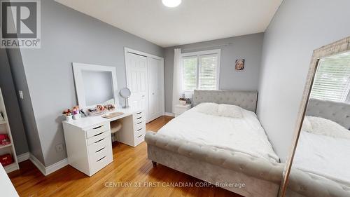 217 Colette Drive, London, ON - Indoor Photo Showing Bedroom