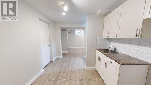 217 Colette Drive, London, ON - Indoor Photo Showing Kitchen