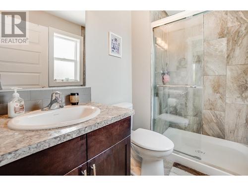 934 Hillview Road, Ootischenia, BC - Indoor Photo Showing Bathroom