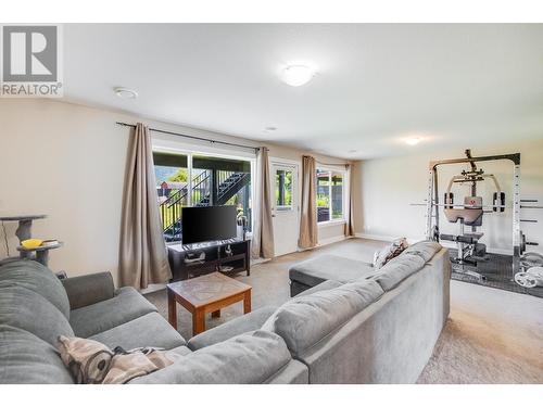 934 Hillview Road, Ootischenia, BC - Indoor Photo Showing Living Room