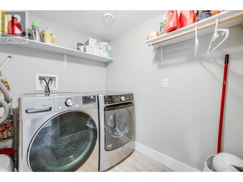 934 Hillview Road, Ootischenia, BC - Indoor Photo Showing Laundry Room