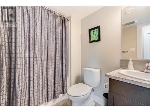 934 Hillview Road, Ootischenia, BC - Indoor Photo Showing Bathroom