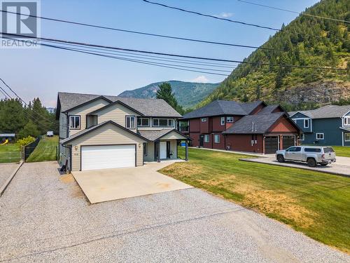 934 Hillview Road, Ootischenia, BC - Outdoor