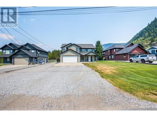 934 Hillview Road, Ootischenia, BC - Outdoor With Facade