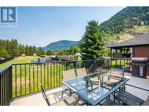 934 Hillview Road, Ootischenia, BC - Outdoor With Deck Patio Veranda