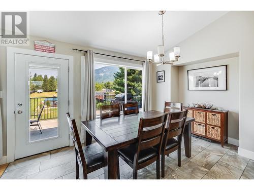 934 Hillview Road, Ootischenia, BC - Indoor Photo Showing Dining Room