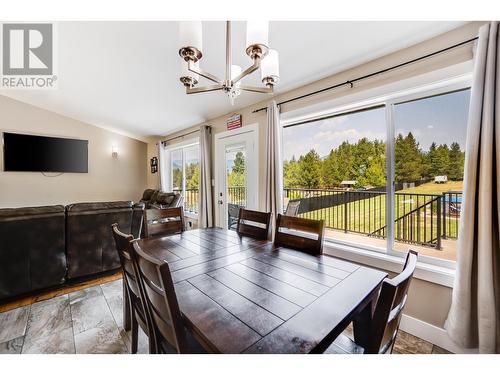 934 Hillview Road, Ootischenia, BC - Indoor Photo Showing Dining Room