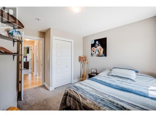 934 Hillview Road, Ootischenia, BC - Indoor Photo Showing Bedroom