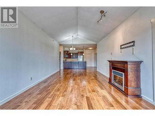 3735 Casorso Road Unit# 407, Kelowna, BC - Indoor Photo Showing Living Room With Fireplace