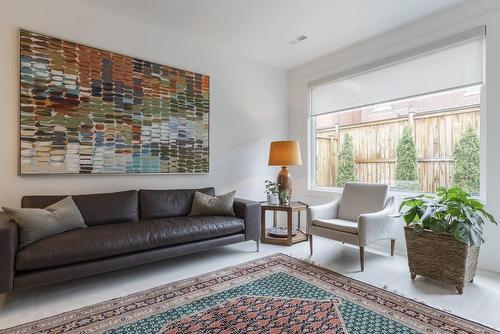 109 Kent Street, Hamilton, ON - Indoor Photo Showing Living Room