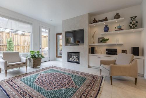 109 Kent Street, Hamilton, ON - Indoor Photo Showing Living Room With Fireplace