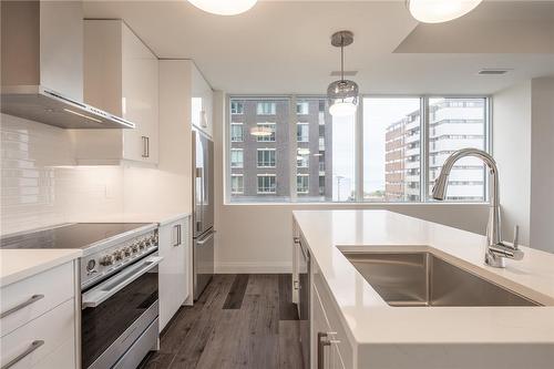 500 Brock Avenue|Unit #808, Burlington, ON - Indoor Photo Showing Kitchen With Stainless Steel Kitchen With Upgraded Kitchen