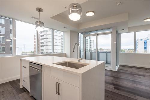 500 Brock Avenue|Unit #808, Burlington, ON - Indoor Photo Showing Kitchen