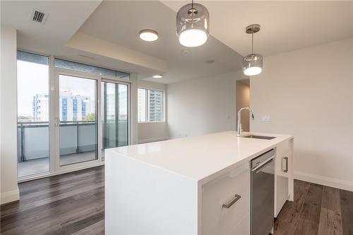 500 Brock Avenue|Unit #808, Burlington, ON - Indoor Photo Showing Kitchen With Upgraded Kitchen