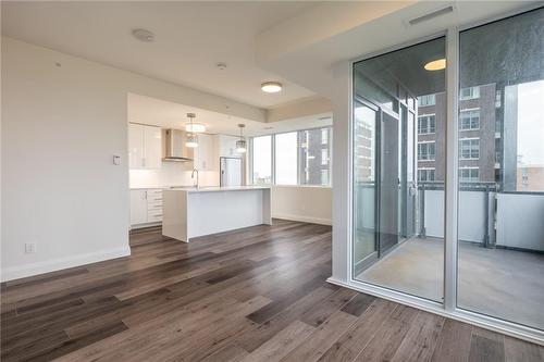 500 Brock Avenue|Unit #808, Burlington, ON - Indoor Photo Showing Kitchen