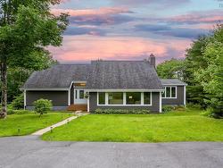 138 Majestic Avenue  Beaver Bank, NS B4E 3A5