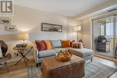 205 Third  Avenue Unit# 1213, Invermere, BC - Indoor Photo Showing Living Room