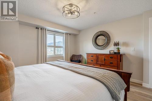 205 Third  Avenue Unit# 1213, Invermere, BC - Indoor Photo Showing Bedroom