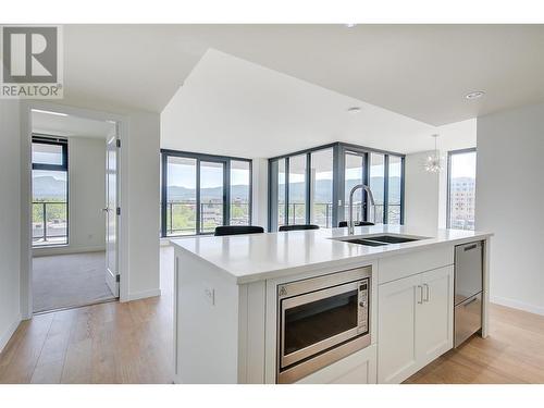 485 Groves Avenue Unit# 502, Kelowna, BC - Indoor Photo Showing Kitchen With Double Sink