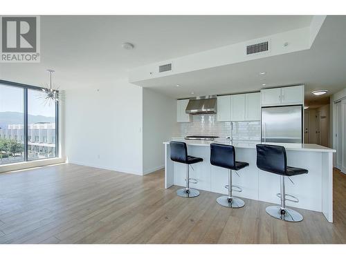 485 Groves Avenue Unit# 502, Kelowna, BC - Indoor Photo Showing Kitchen With Upgraded Kitchen