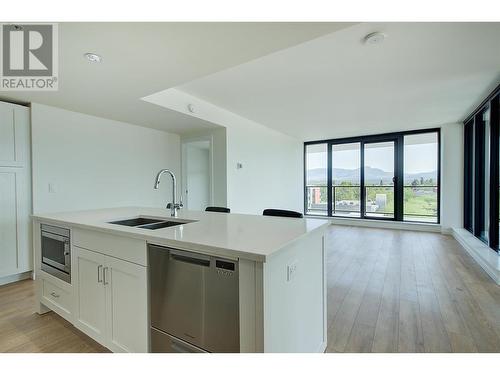 485 Groves Avenue Unit# 502, Kelowna, BC - Indoor Photo Showing Kitchen With Double Sink