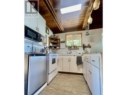 2621 First Avenue, Terrace, BC - Indoor Photo Showing Kitchen