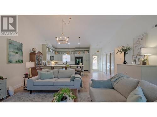 3996 Beach Avenue Unit# 301 Lot# 29, Peachland, BC - Indoor Photo Showing Living Room