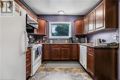 21 Station Street, Amaranth, ON - Indoor Photo Showing Kitchen