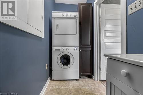 21 Station Street, Amaranth, ON - Indoor Photo Showing Laundry Room