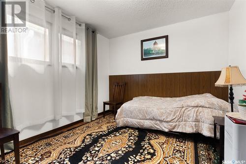 911 Cameron Street, Regina, SK - Indoor Photo Showing Bedroom